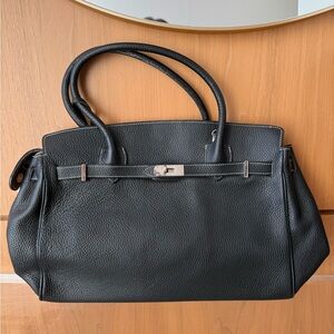 NWOT Elegant Black Leather Handbag
